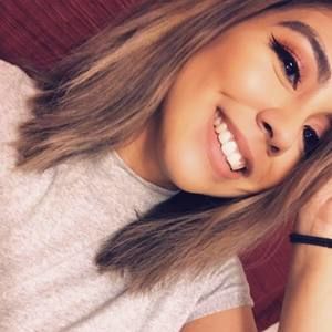 Meet your Posher, Yesenia